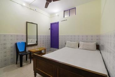 هتل Spot On 46580 Laxmi Atithi Bhawan