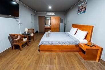 هتل Aladdin Guesthouse