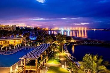 هتل Vuni Palace Luxury Resort & Beach & Casino