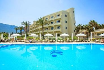 هتل Vuni Palace Luxury Resort & Beach & Casino