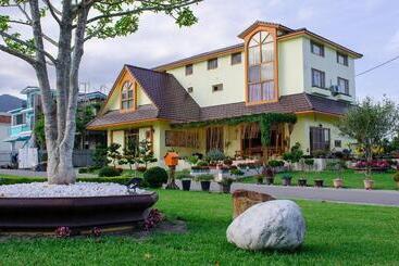 تختخواب و صبحانه Xinfu Traveler Inn