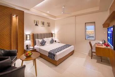 호텔 Lords Inn Jamnagar -Motikhavdi