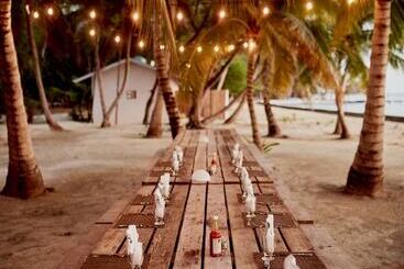 هتل Thatch Caye, A Muy Ono Resort
