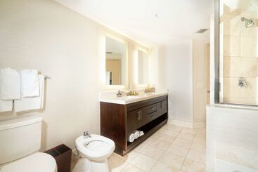 Doubletree Resort & Spa By Hilton Ocean Pointn. Miami Beach