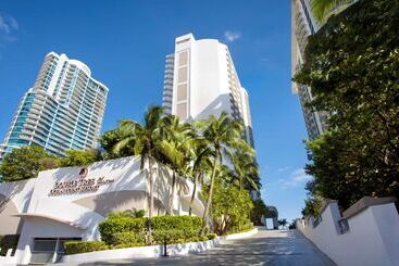Doubletree Resort & Spa By Hilton Ocean Pointn. Miami Beach