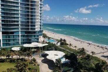 Doubletree Resort & Spa By Hilton Ocean Pointn. Miami Beach