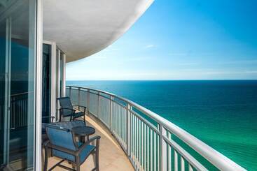 Doubletree Resort & Spa By Hilton Ocean Pointn. Miami Beach