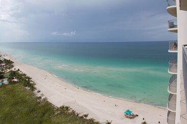 Doubletree Resort & Spa By Hilton Ocean Pointn. Miami Beach