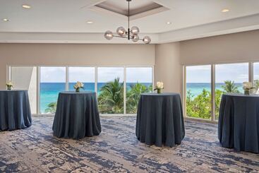 Doubletree Resort & Spa By Hilton Ocean Pointn. Miami Beach