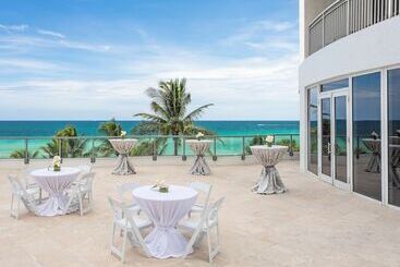 Doubletree Resort & Spa By Hilton Ocean Pointn. Miami Beach
