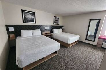 هتل Best Western Buffalo Inn & Suites