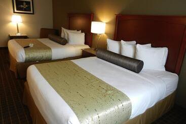 هتل Best Western Plus Peak Vista Inn & Suites