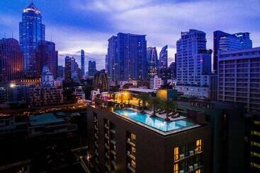 هتل Best Western Plus Peak Vista Inn & Suites