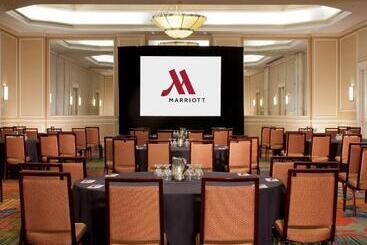 هتل Denver Airport Marriott At Gateway Park