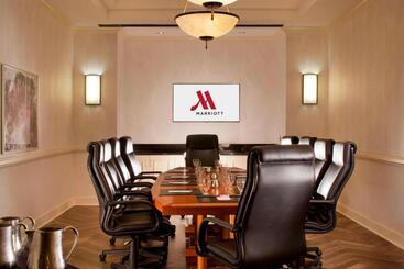 هتل Denver Airport Marriott At Gateway Park