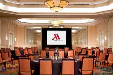 هتل Denver Airport Marriott At Gateway Park