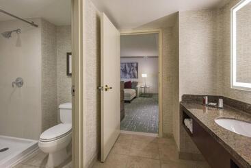 هتل Denver Airport Marriott At Gateway Park