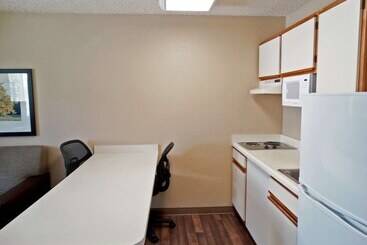 هتل Extended Stay America Select Suites   Orlando   Lake Mary   1040 Greenwood Blvd