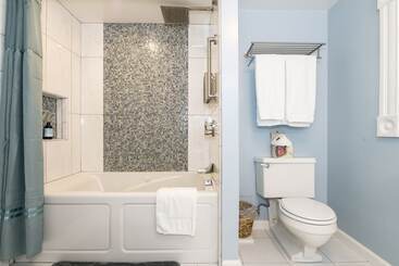 هتل Madison Street Inn B&b