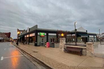 هتل Manistee Inn & Marina