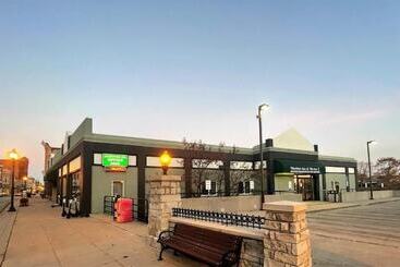 هتل Manistee Inn & Marina