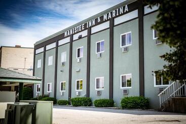 هتل Manistee Inn & Marina