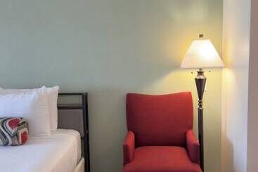 هتل Marina Village Inn