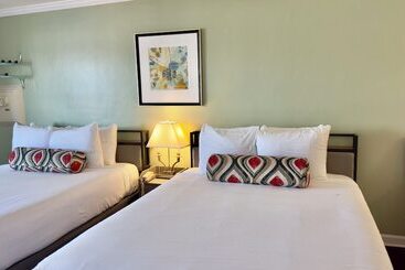 هتل Marina Village Inn