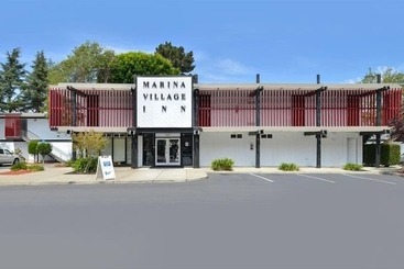 هتل Marina Village Inn