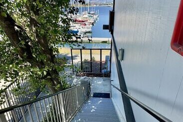 هتل Marina Village Inn