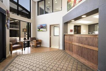هتل Markham House Suites Little Rock Medical Center