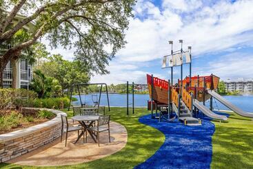 هتل Marriott's Cypress Harbour Villas