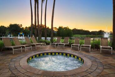 هتل Marriott's Cypress Harbour Villas