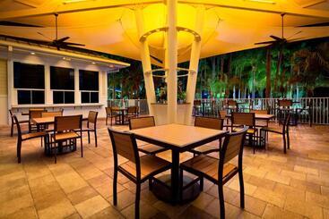 هتل Marriott's Cypress Harbour Villas