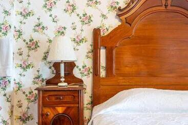 هتل Martine Inn