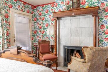 هتل Martine Inn