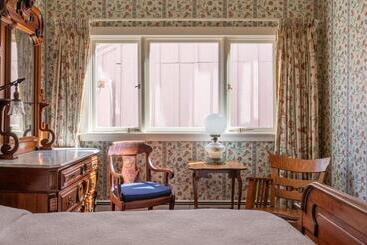 هتل Martine Inn