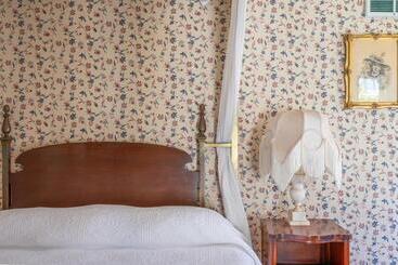 هتل Martine Inn