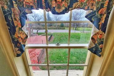 هتل Montague Inn Bed & Breakfast