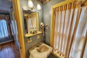 هتل Montague Inn Bed & Breakfast