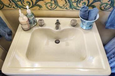 هتل Montague Inn Bed & Breakfast