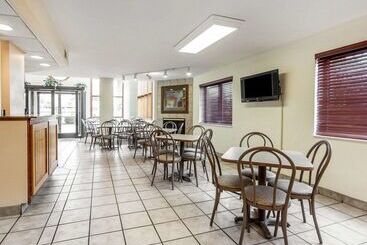هتل Quality Inn & Suites At Dollywood Lane