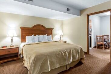 هتل Quality Inn & Suites At Dollywood Lane