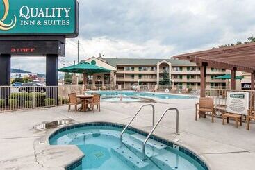 هتل Quality Inn & Suites At Dollywood Lane