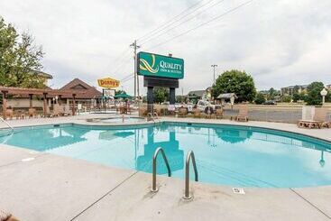 هتل Quality Inn & Suites At Dollywood Lane