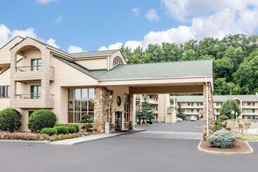 هتل Quality Inn & Suites At Dollywood Lane