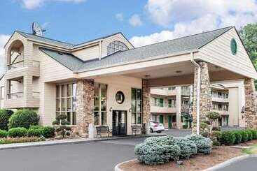 هتل Quality Inn & Suites At Dollywood Lane