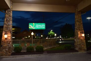 هتل Quality Inn & Suites At Dollywood Lane