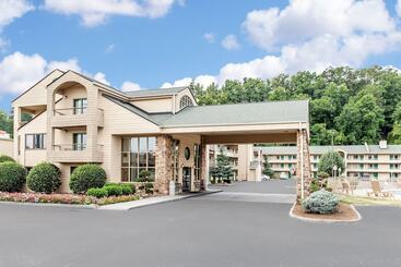 هتل Quality Inn & Suites At Dollywood Lane