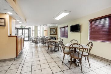 هتل Quality Inn & Suites At Dollywood Lane